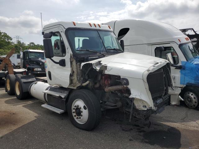  Salvage Freightliner Cascadia 1