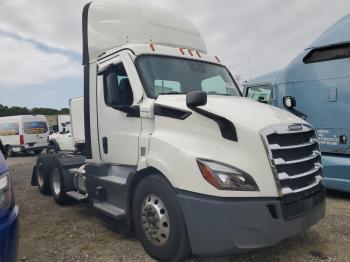  Salvage Freightliner Cascadia 1