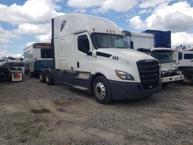  Salvage Freightliner Cascadia 1