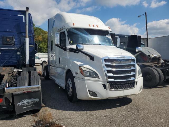  Salvage Freightliner Cascadia 1
