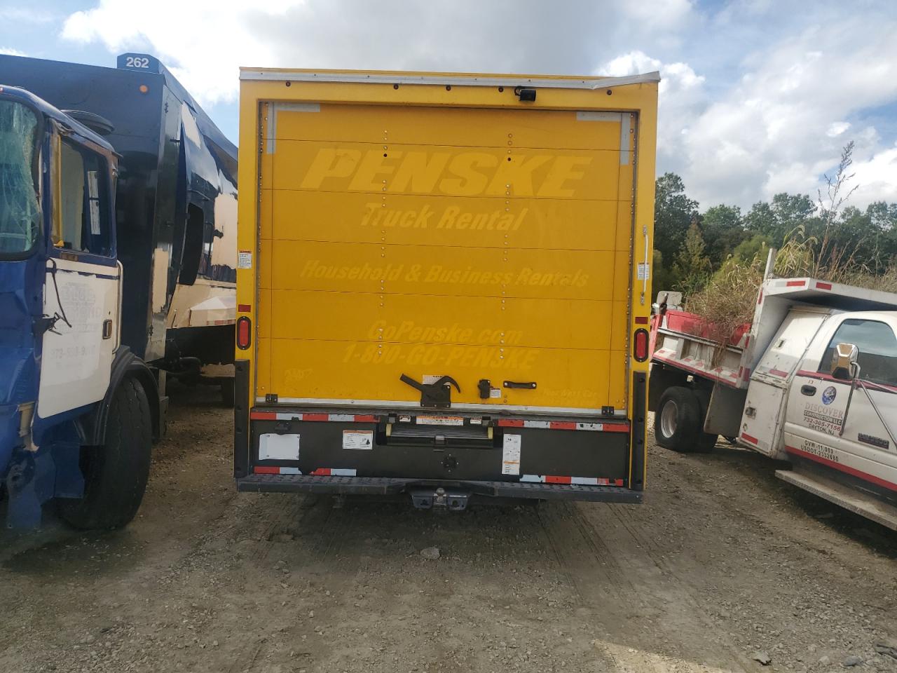 Ford Econoline E350 Super Duty Cutaway Van Image 8