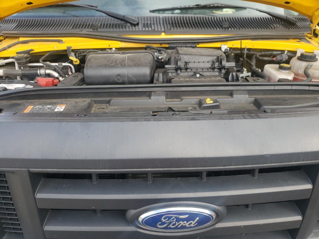 Ford Econoline E350 Super Duty Cutaway Van Image 12