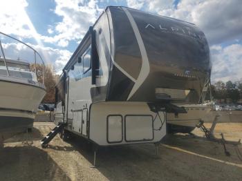  Salvage Alpe Camper