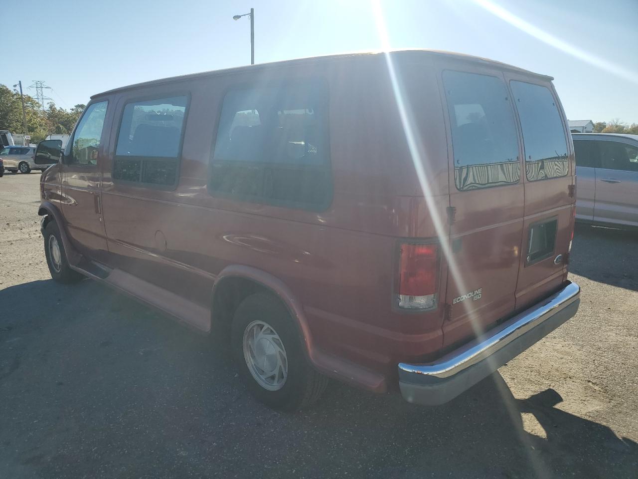 Ford Econoline E150 Van Image 2