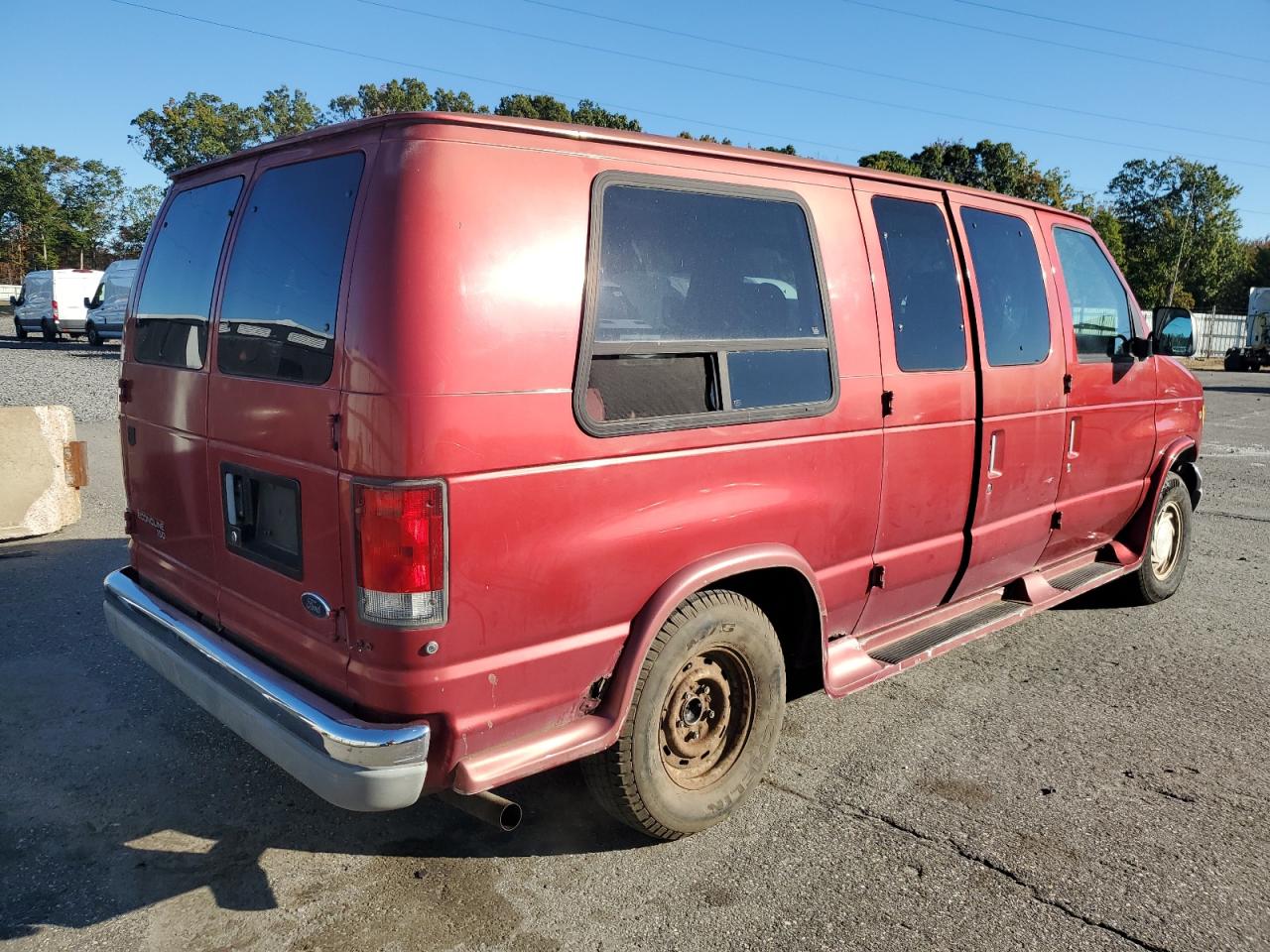 Ford Econoline E150 Van Image 3