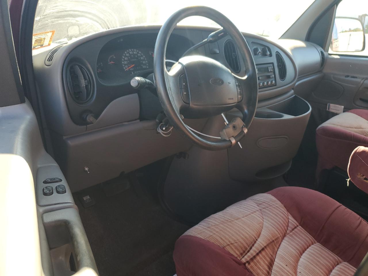 Ford Econoline E150 Van Image 11