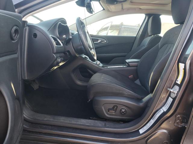 Chrysler 200 Limited Image 12