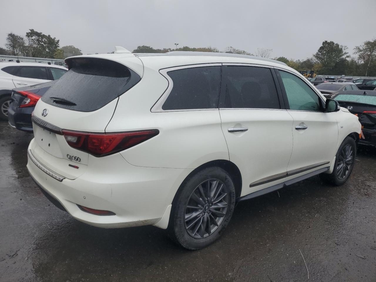 INFINITI Qx Luxe Image 3