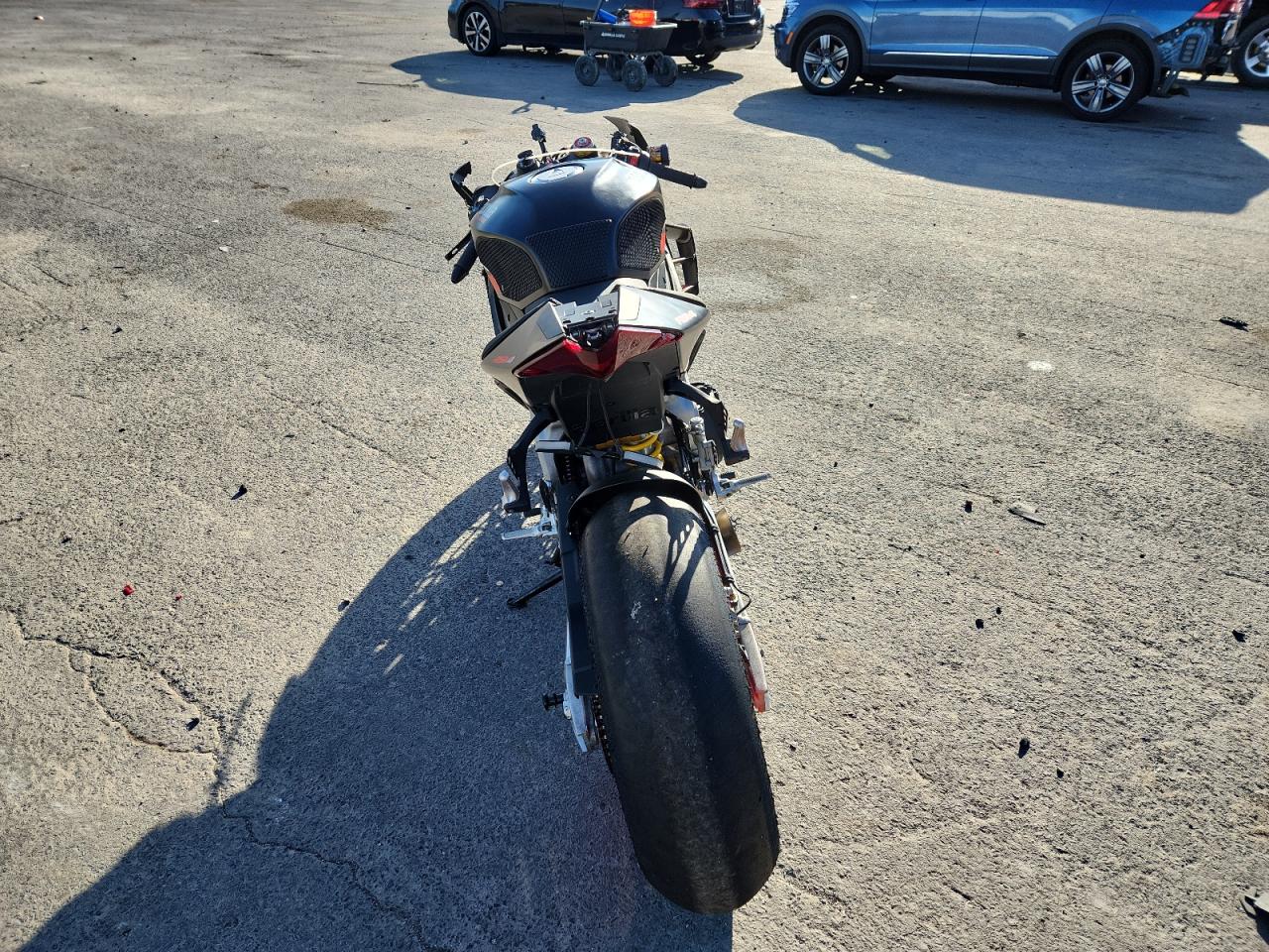 Aprilia RSV4 1100 1100 Image 2