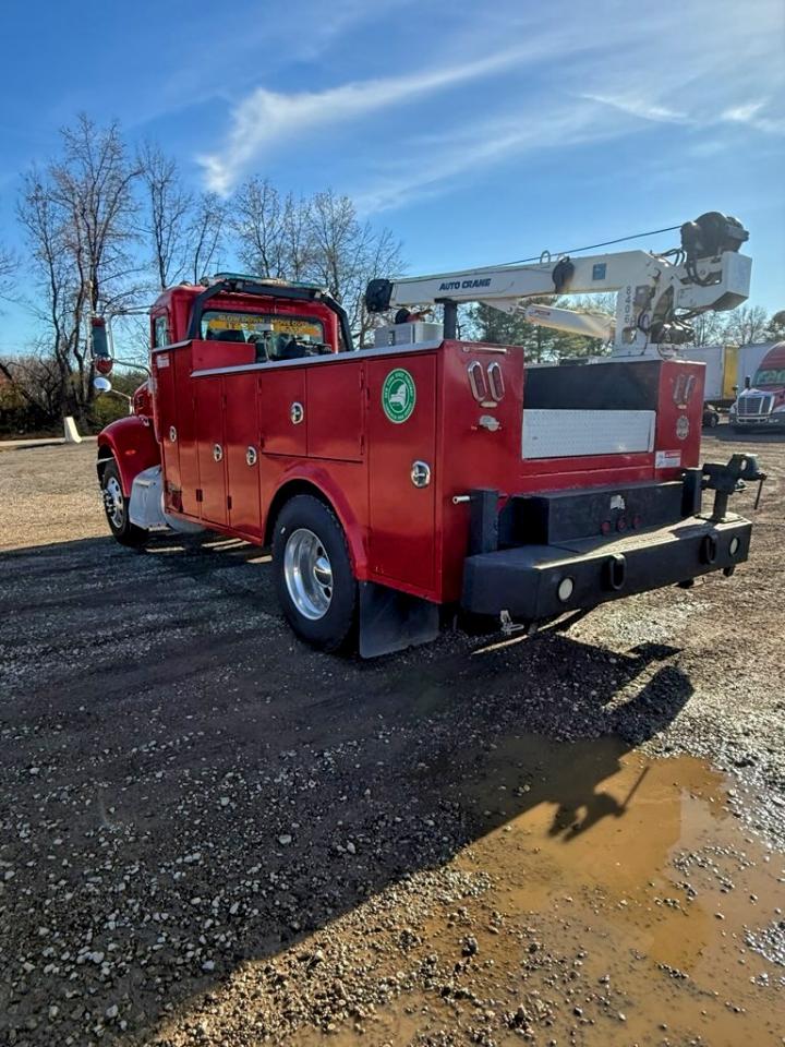 Peterbilt 335 Image 2