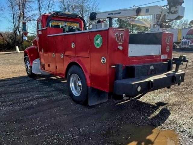 Peterbilt 335 Image 2