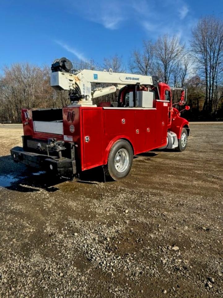 Peterbilt 335 Image 3