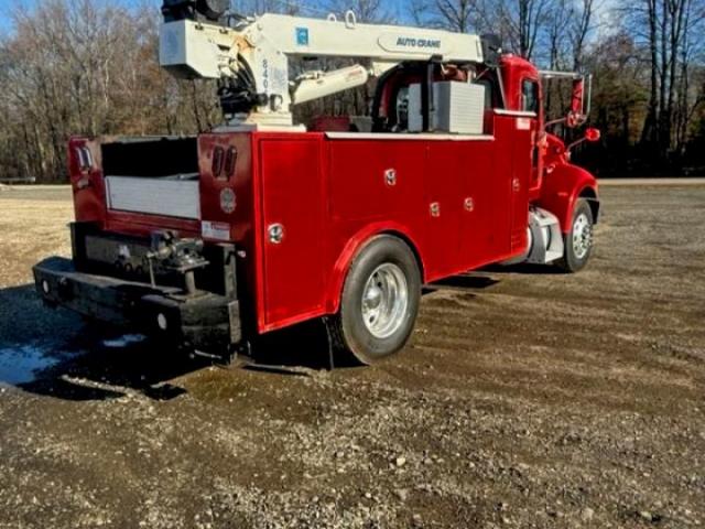 Peterbilt 335 Image 3