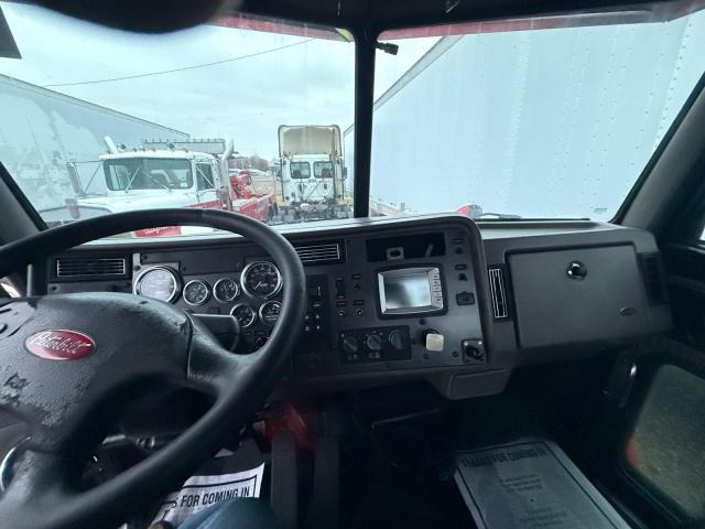 Peterbilt 335 Image 11