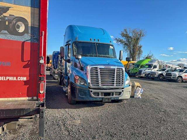  Salvage Freightliner Cascadia 1