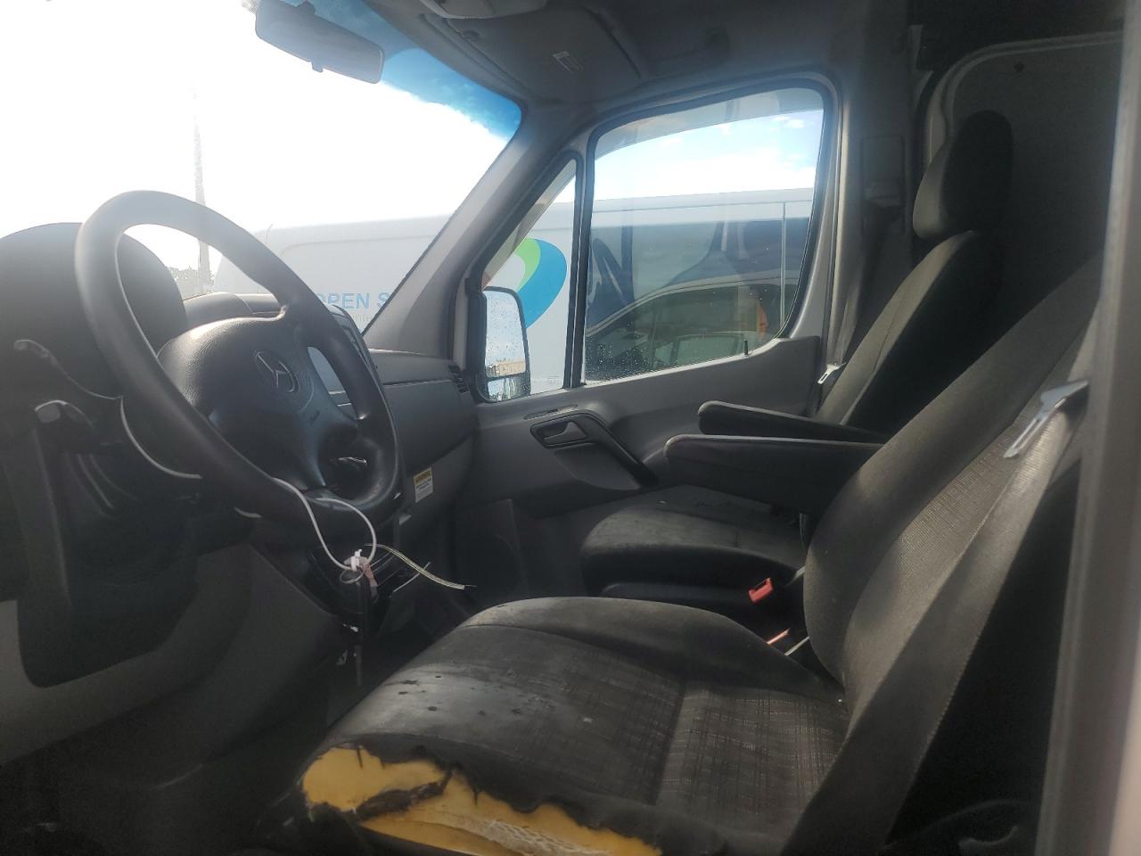 Mercedes-Benz Sprinter 2500 Image 8