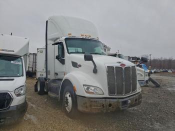  Salvage Peterbilt 579