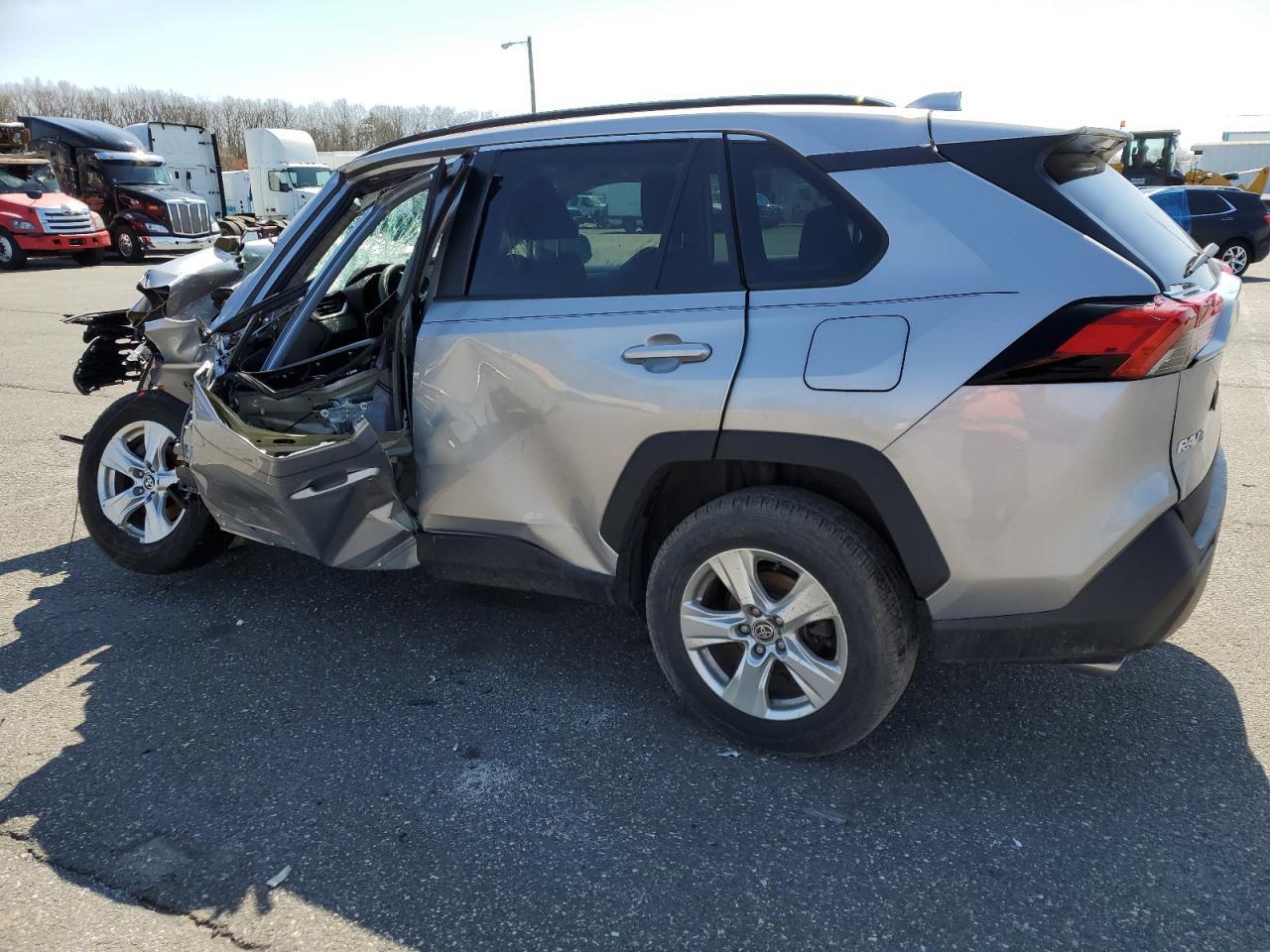 Toyota RAV4 Xle Image 12