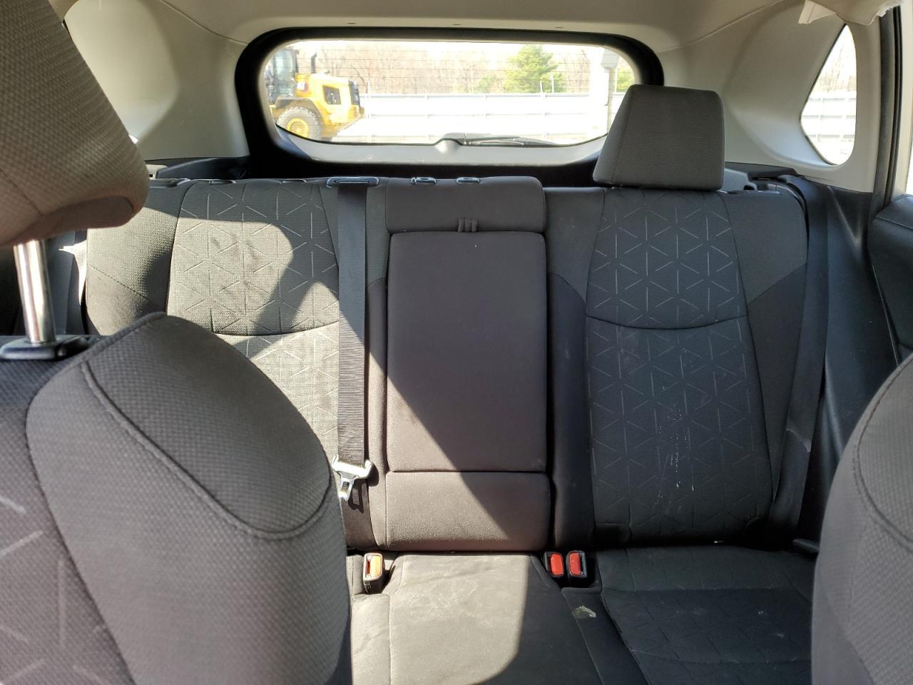 Toyota RAV4 Xle Image 10