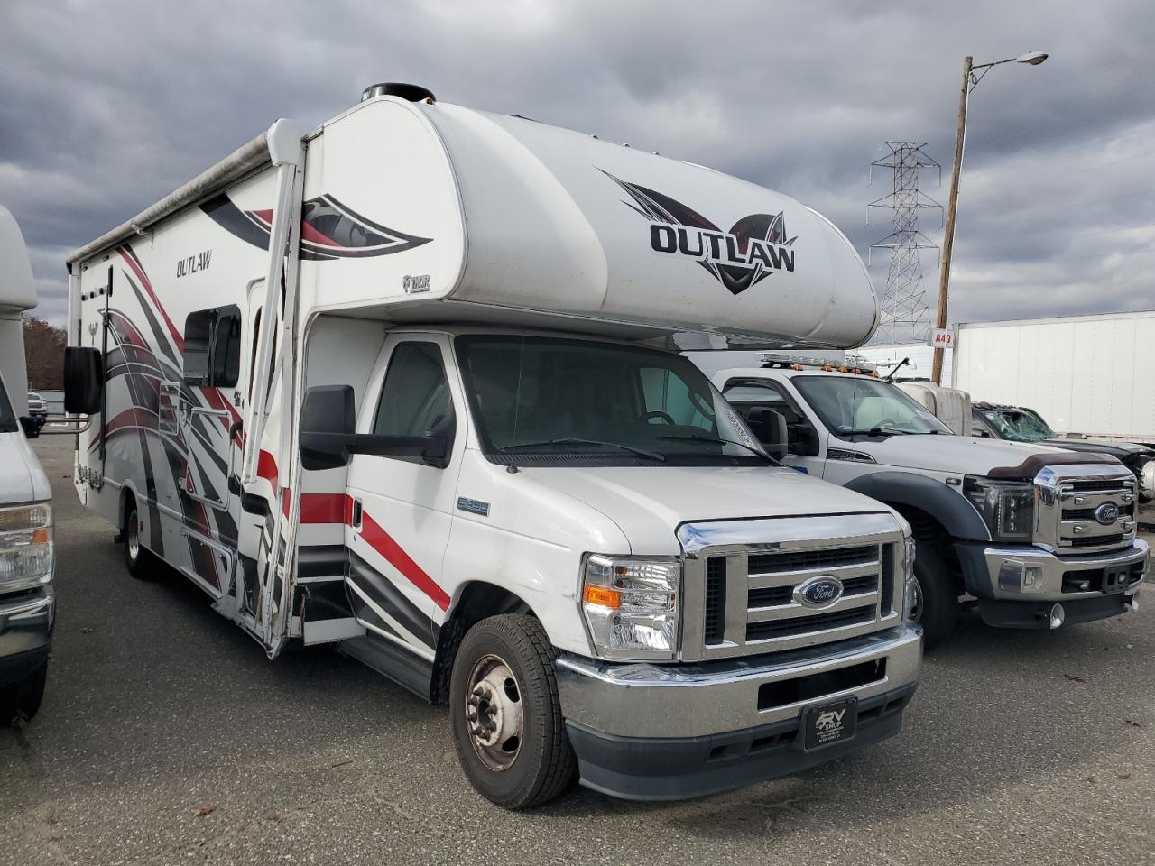 Ford Econoline E450 Super Duty Cutaway Van Image 1