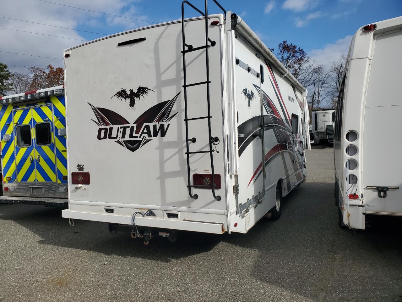 Ford Econoline E450 Super Duty Cutaway Van Image 10