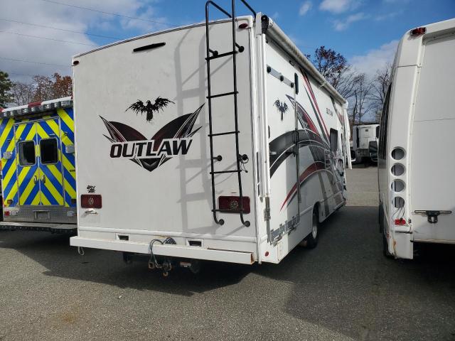 Ford Econoline E450 Super Duty Cutaway Van Image 10