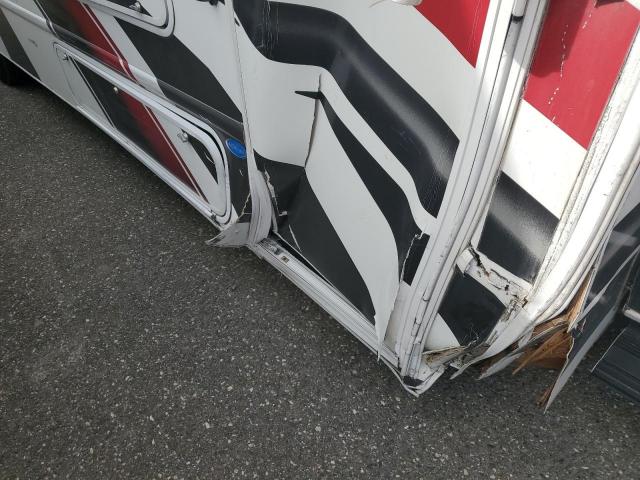 Ford Econoline E450 Super Duty Cutaway Van Image 4