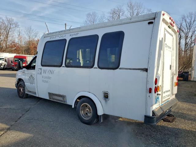Ford Econoline E350 Super Duty Cutaway Van Image 2