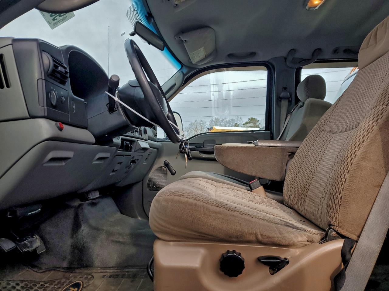 Ford F-350 Super Duty Image 3