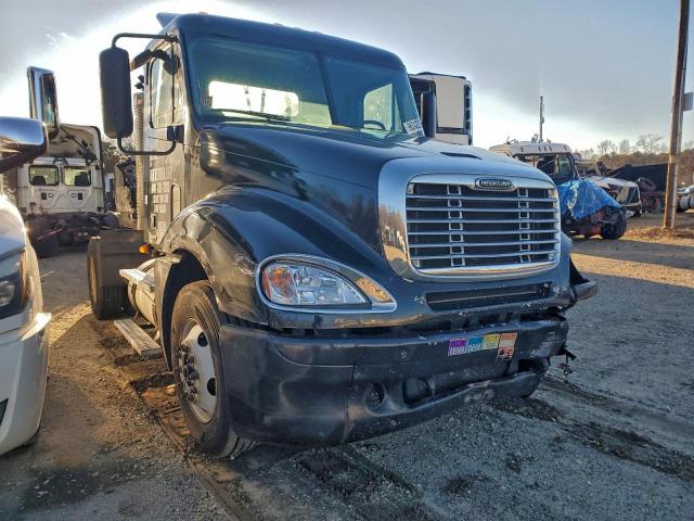  Salvage Freightliner Columbia 1