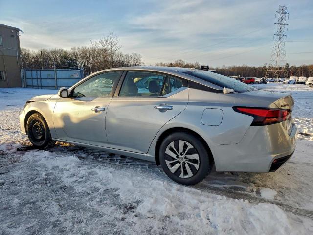 Nissan Altima S Image 3