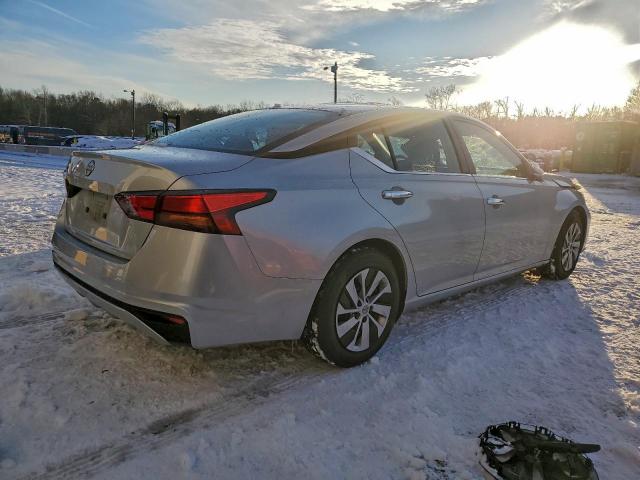 Nissan Altima S Image 4