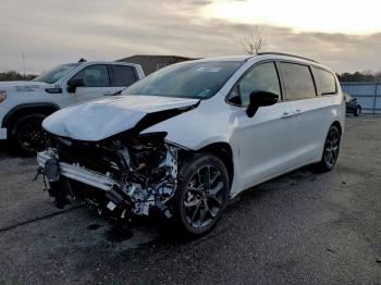  Salvage Chrysler Pacifica
