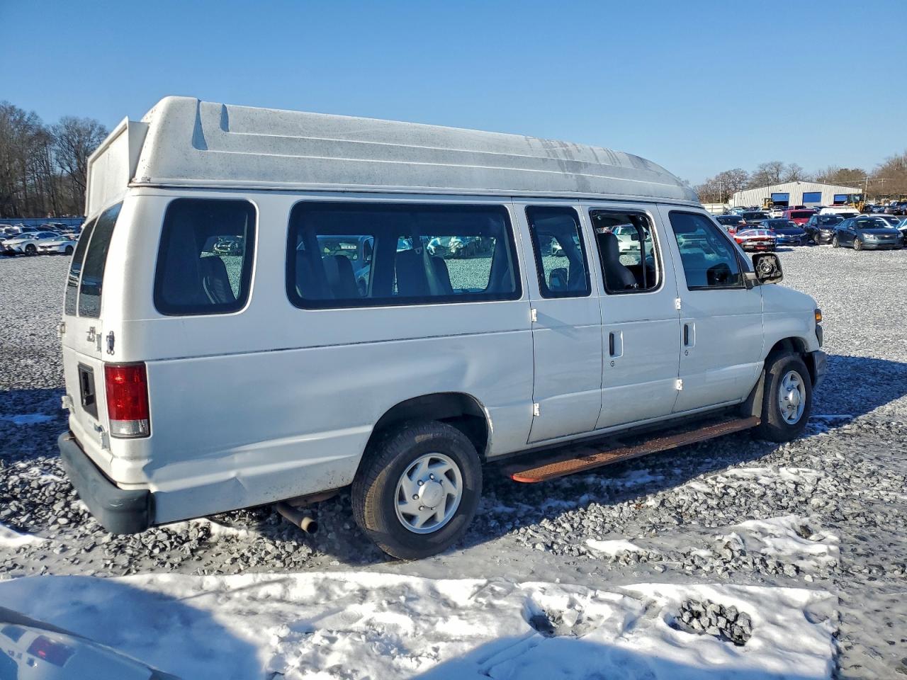 Ford Econoline E250 Van Image 4