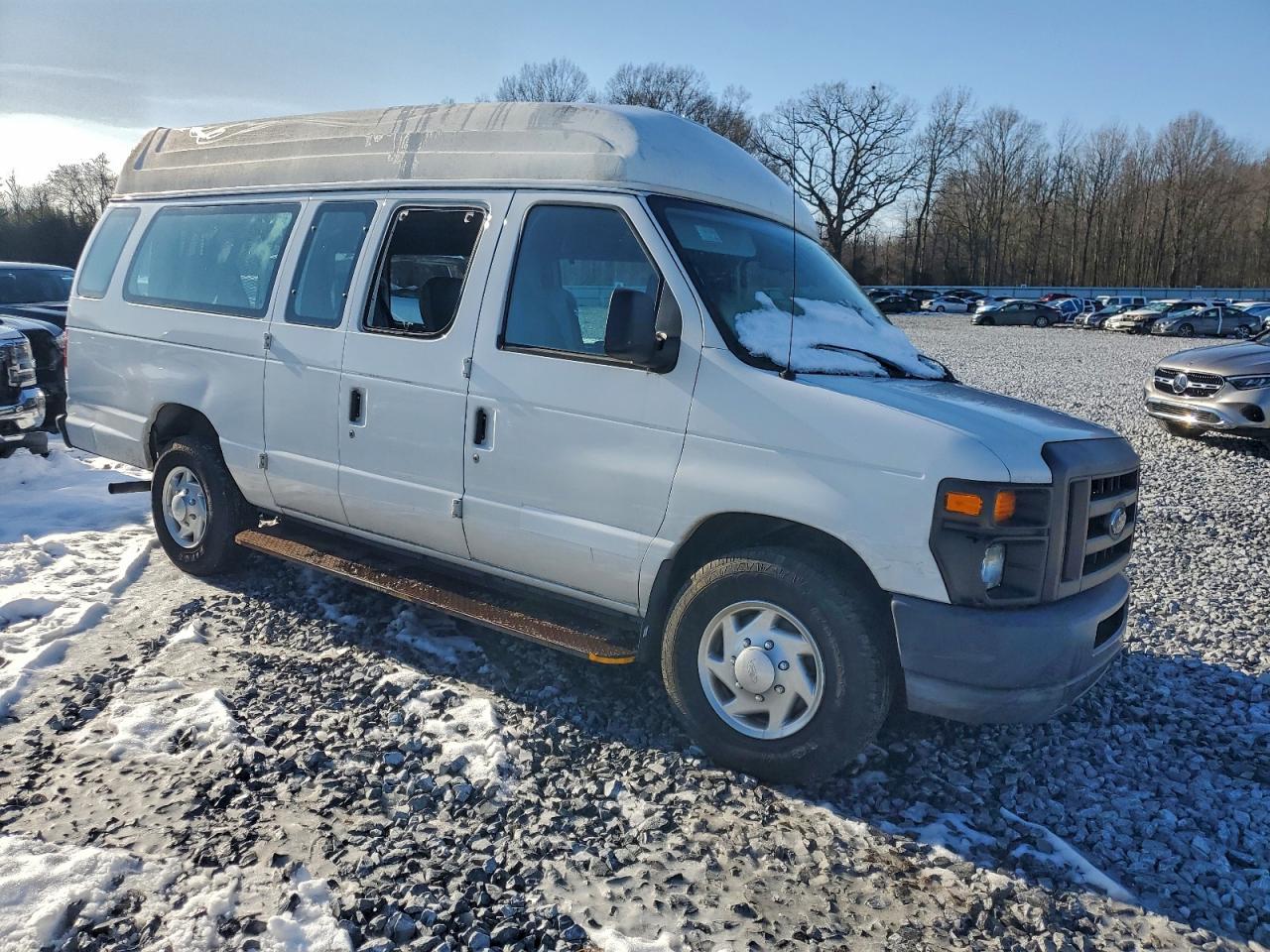 Ford Econoline E250 Van Image 5