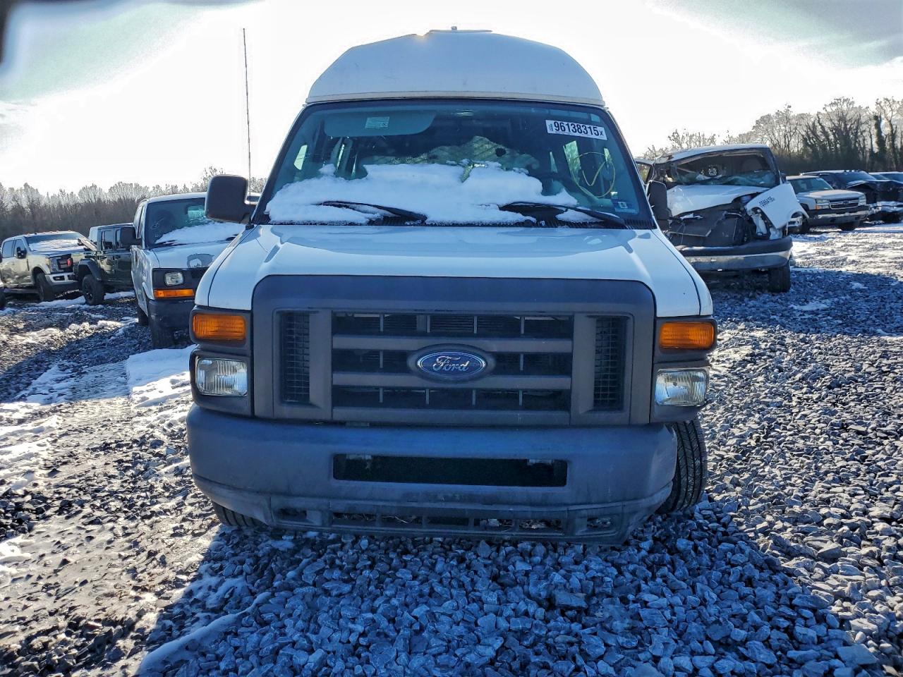 Ford Econoline E250 Van Image 12