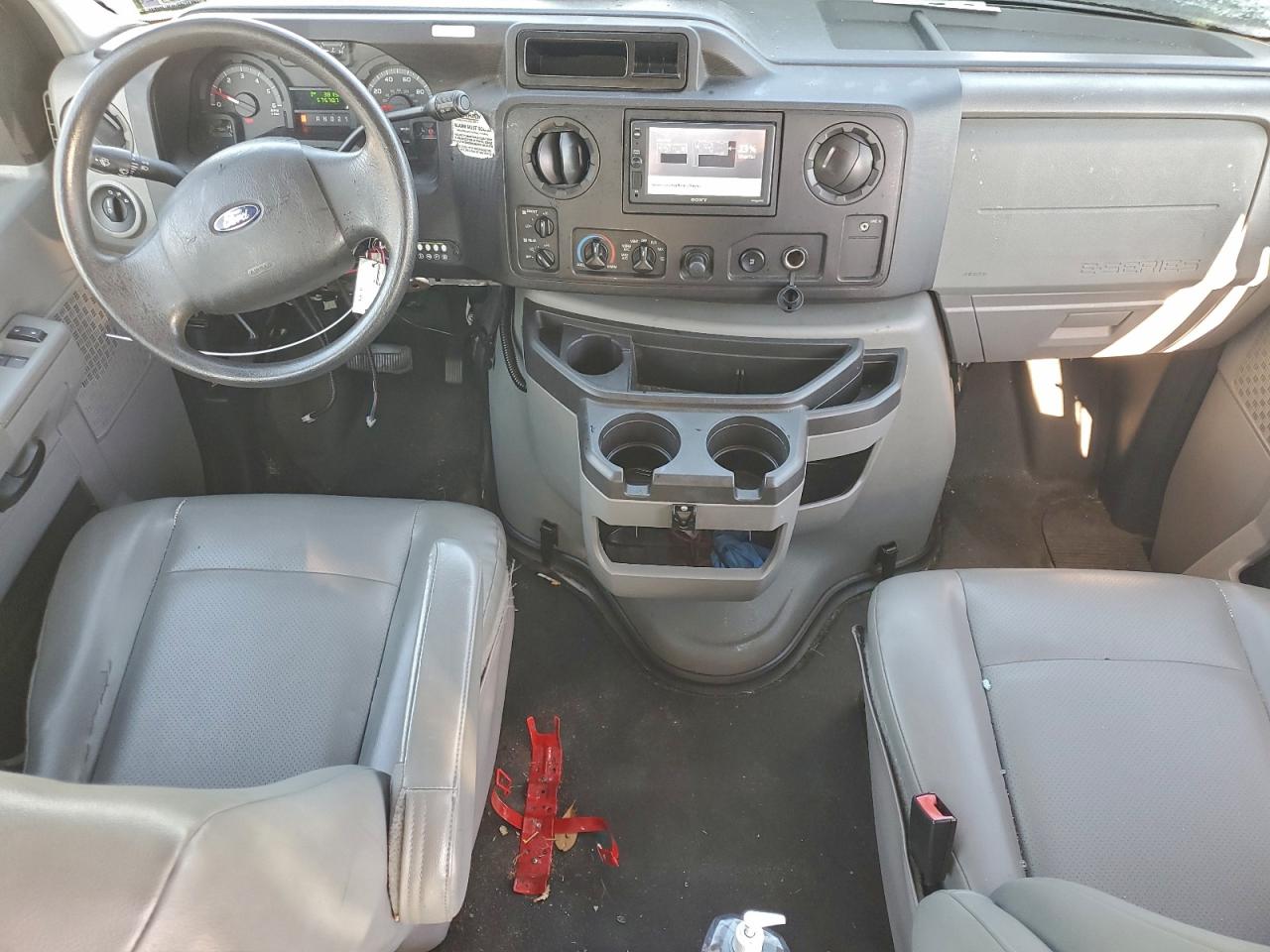 Ford Econoline E250 Van Image 6