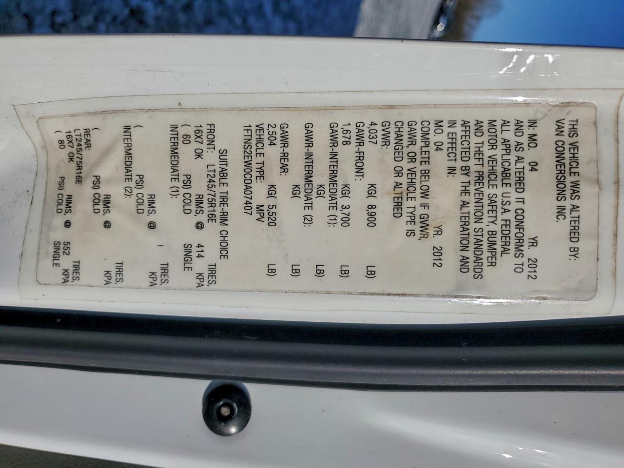 Ford Econoline E250 Van Image 14