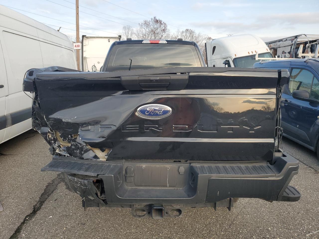 Ford F-350 Super Duty Image 6