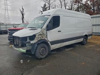  Salvage Mercedes-Benz Sprinter