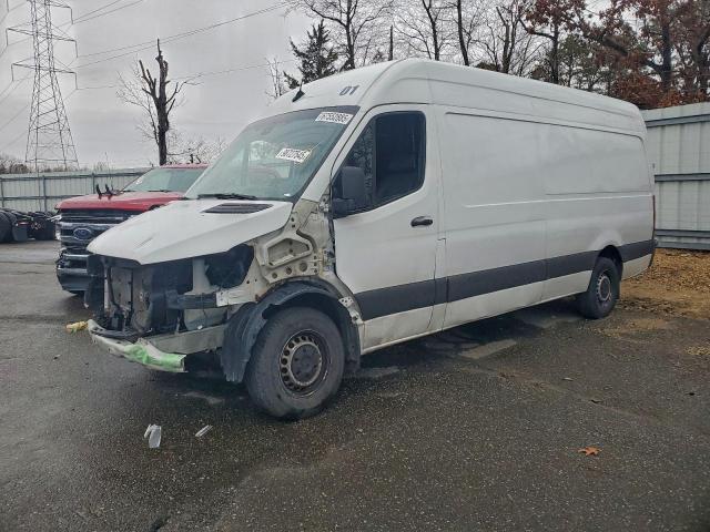  Salvage Mercedes-Benz Sprinter