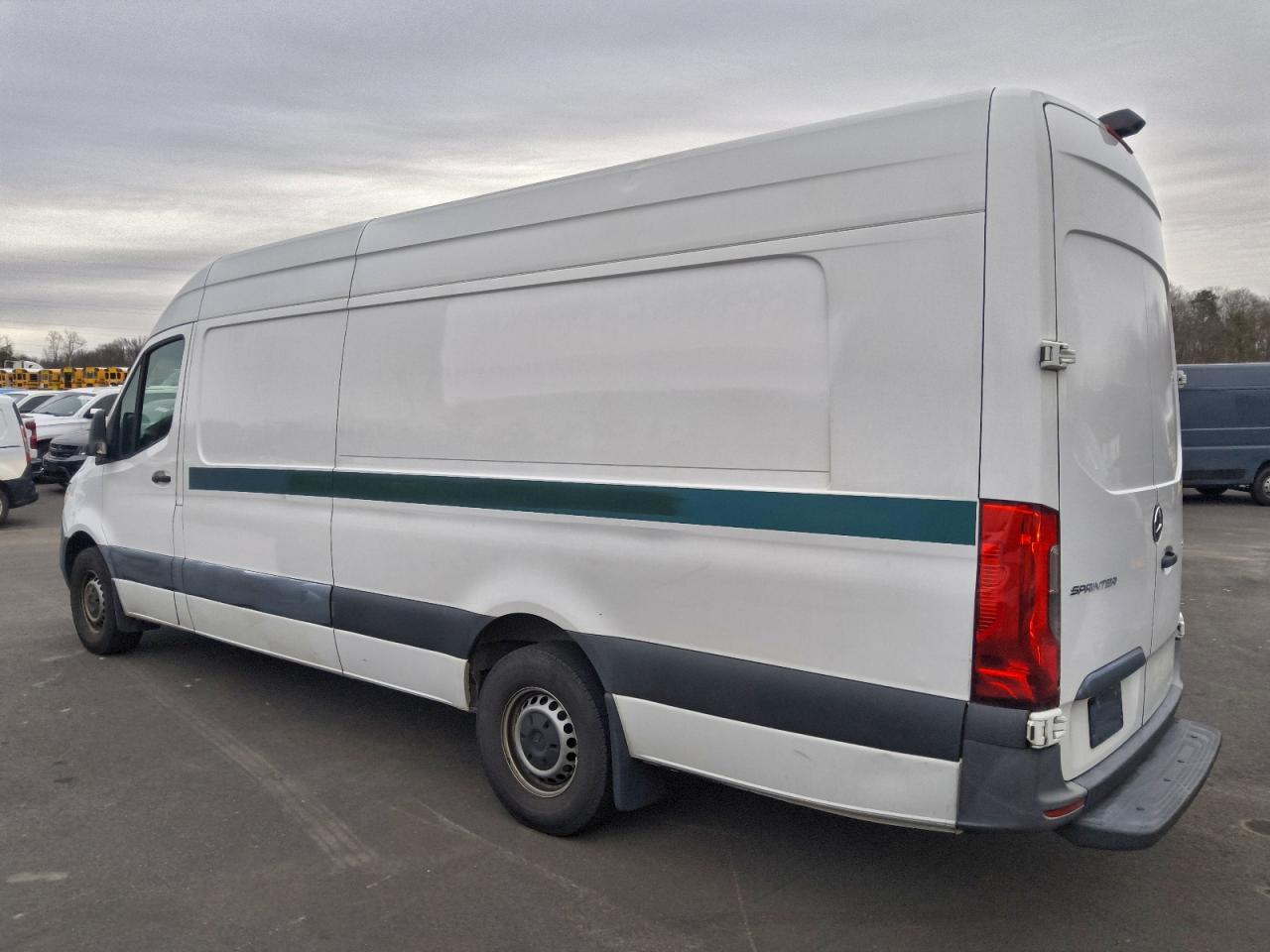 Mercedes-Benz Sprinter 2500 Image 2