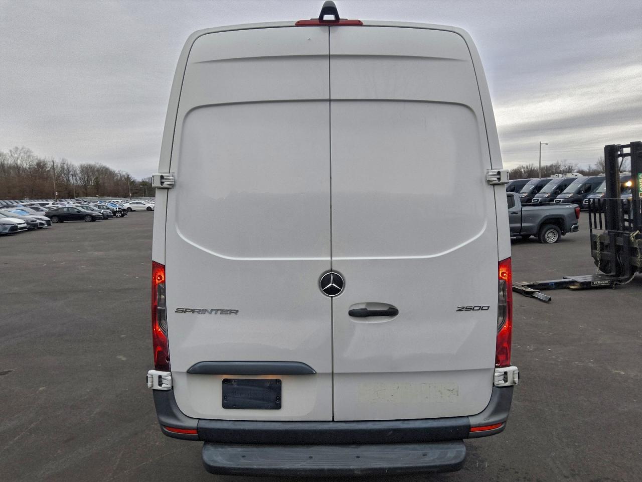 Mercedes-Benz Sprinter 2500 Image 7