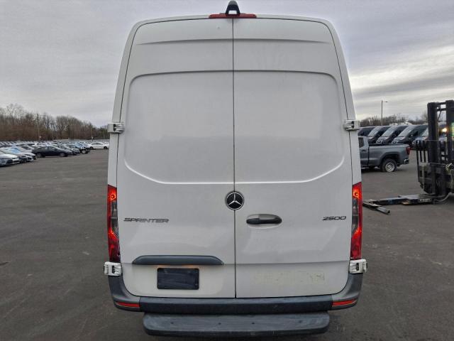 Mercedes-Benz Sprinter 2500 Image 7