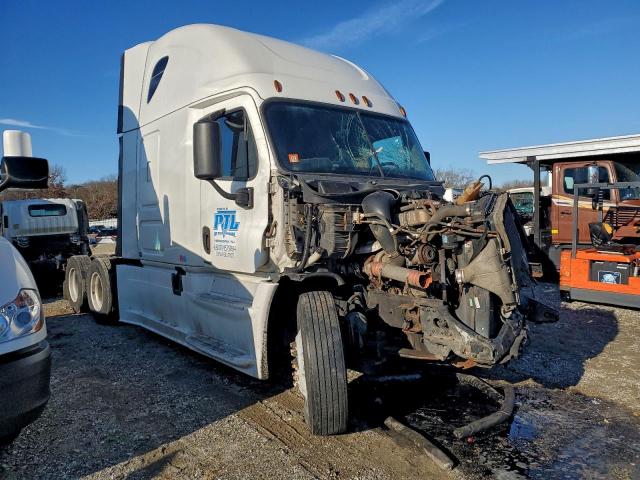  Salvage Freightliner Cascadia 1