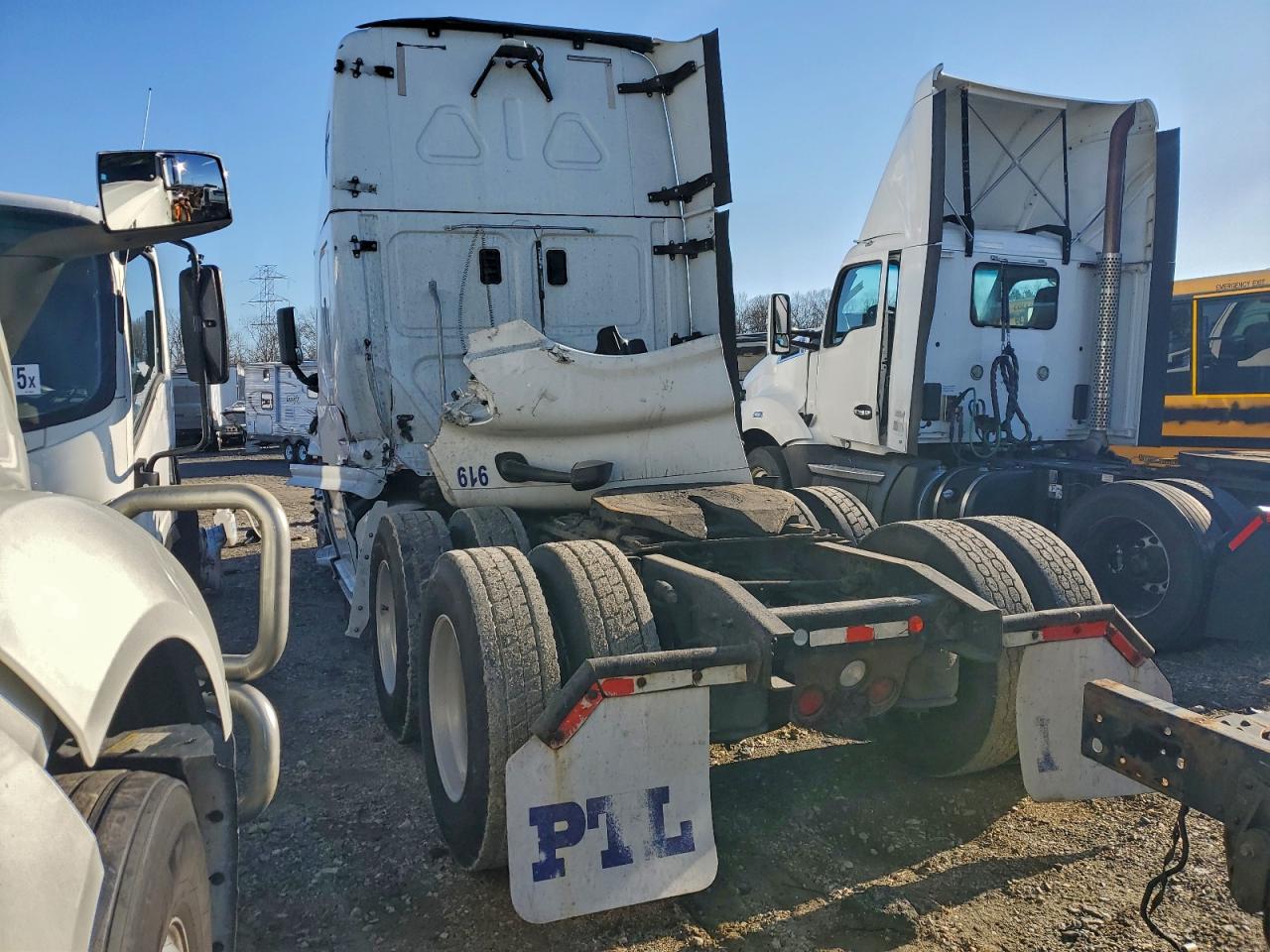 Freightliner Cascadia 1 Image 10