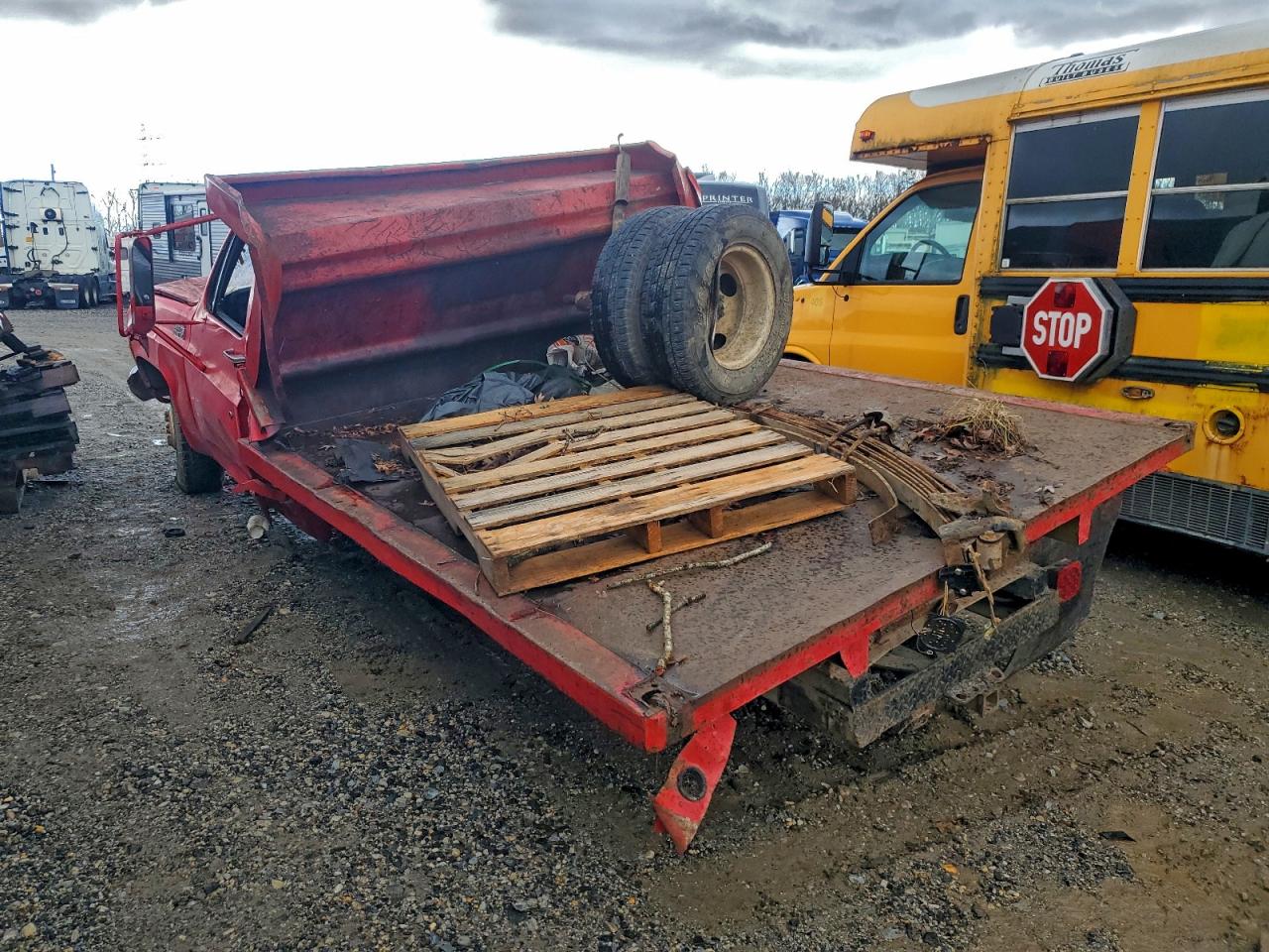 Chevrolet Silverado Image 3