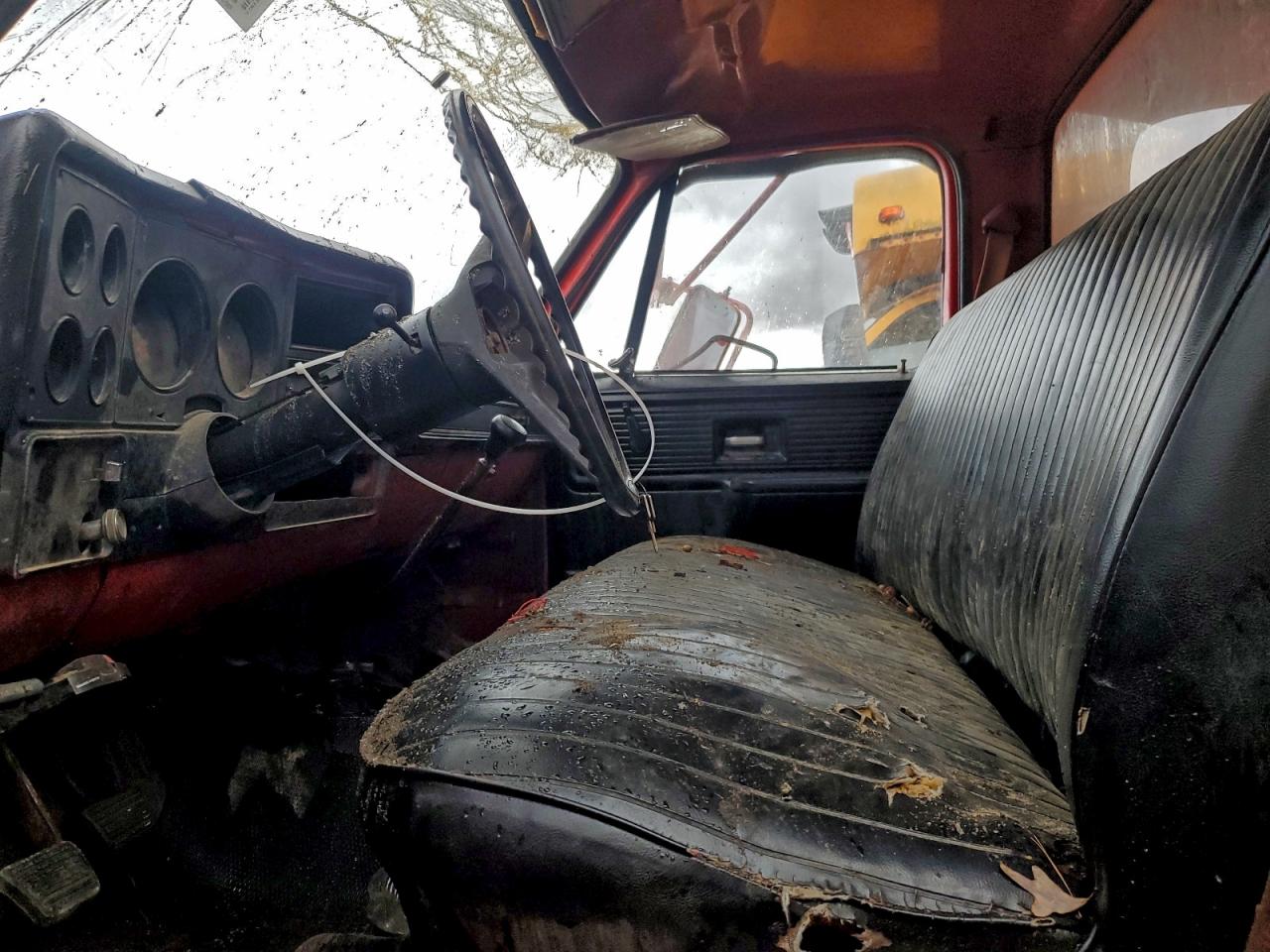 Chevrolet Silverado Image 11