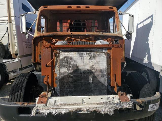 International 4900 4900 Image 5