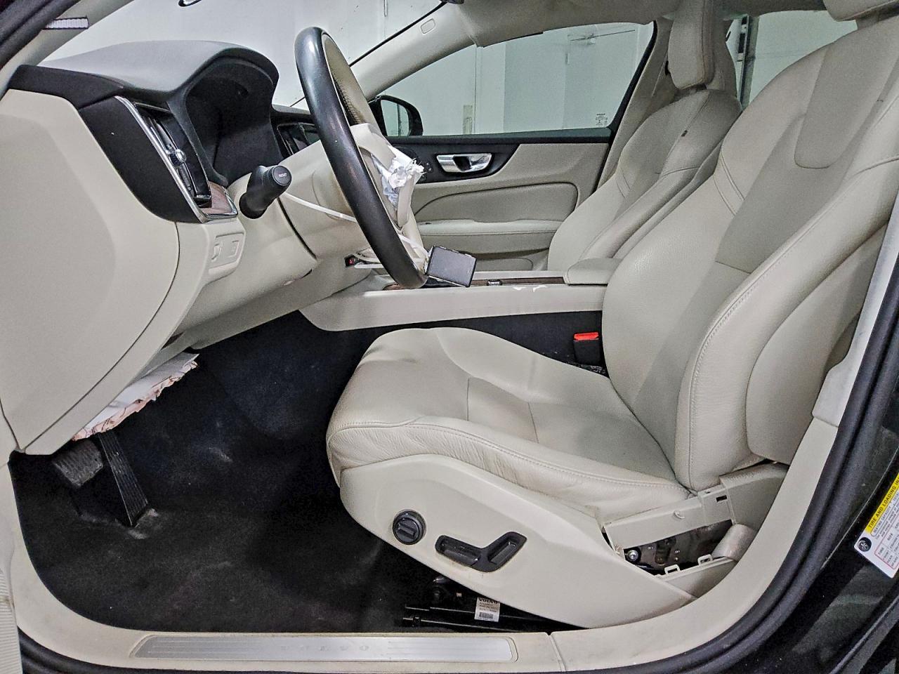 Volvo S60 T5 Momentum Image 7